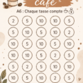 Une tasse de café sur une table avec un carnet de budgétisation, représentant l'idée d'économiser avec chaque tasse.