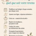 Femme souriante en train de noter son budget sur un carnet avec un café à côté.