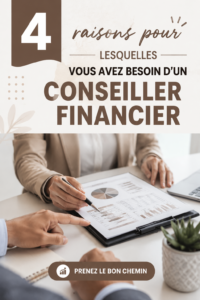 Un conseiller financier discutant avec une cliente, avec des documents financiers sur la table.