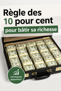 Femme souriante tenant des pièces de monnaie représentant l'épargne.