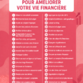 Femme souriante examinant ses finances avec des documents et un ordinateur.