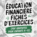 Fiches d'éducation financière colorées pour enfants sur une table