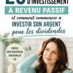 Une femme souriante consultant des informations sur l'investissement passif