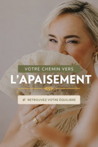 Femme réfléchissant à ses objectifs financiers dans un cadre serein.