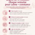 Une femme souriante utilise une application de gestion financière pour son check-in hebdomadaire