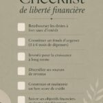 Une femme souriante examinant sa check-list financière pour la liberté économique.