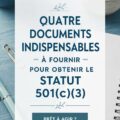 Une femme souriante avec des documents liés à la création d'une ONG, prête à s'engager.