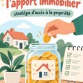Femme souriante consultant un plan financier pour épargner pour son apport immobilier.